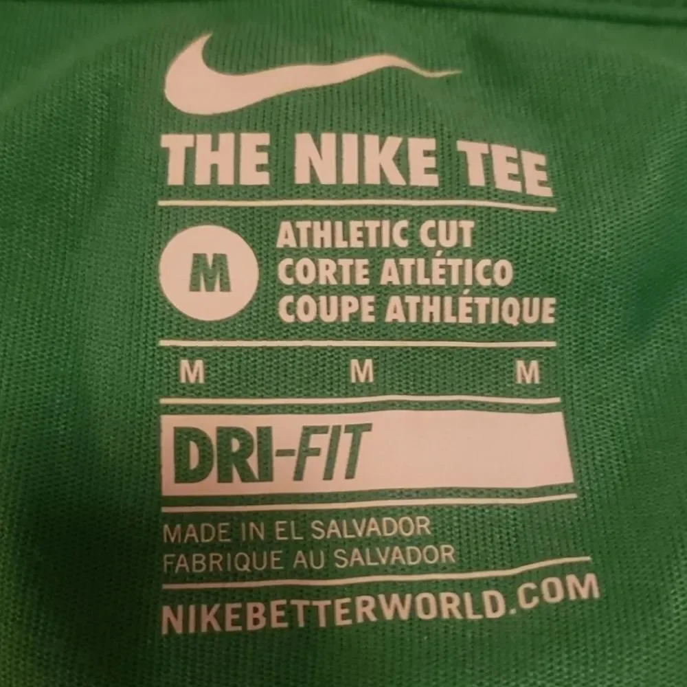 NIKE v neck short sleeve size M